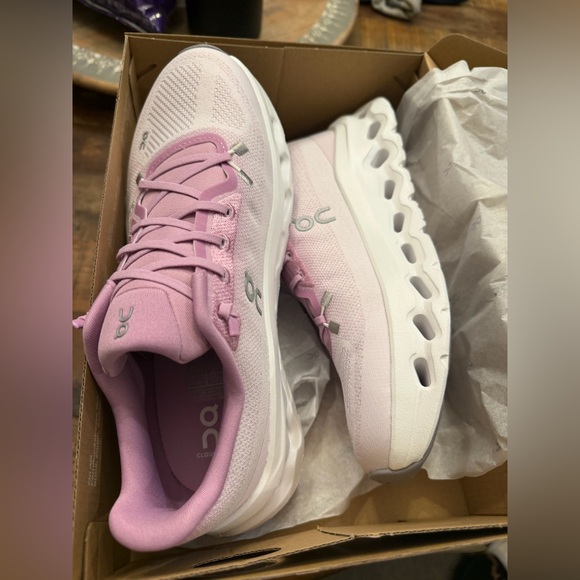 NIB women's On Cloudtilt sneakers in the Ivory/Orchid colorway size 9.5 - Picture 8 of 8